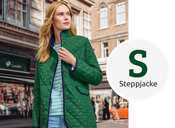 Kurzer Steppmantel für Damen mit Streifenshirt kombiniert